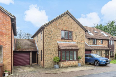 View Full Details for Hardy Green, Wellington Chase, Crowthorne