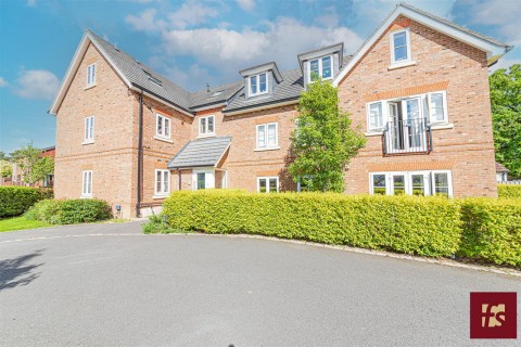 View Full Details for Reddings Court, High Street, Sandhurst