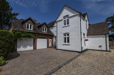 View Full Details for Azalea Cottage, Fleet Hill, Finchampstead, Wokingham